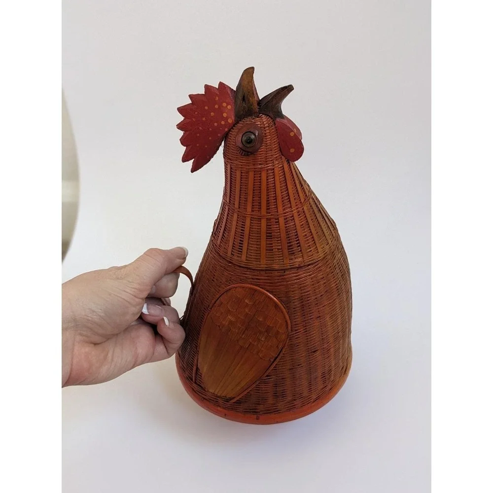 Vintage Shanghai Handicrafts Woven Wicker Rooster Lidded‎ Basket Hen Figural 9